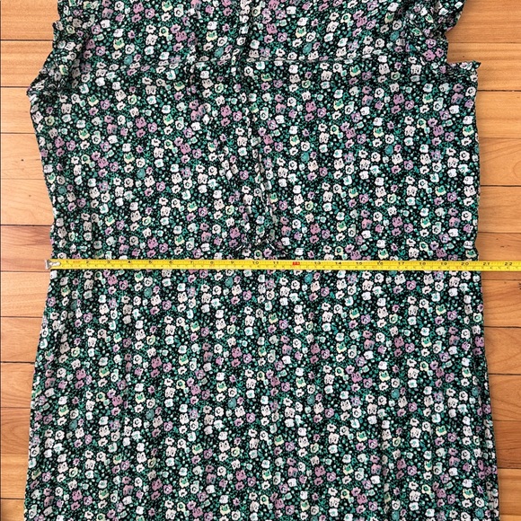 FLORAL V-Neck Midi Dress in Green - Picture 5 of 6